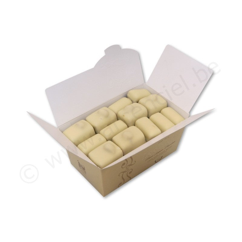 Ballotin de chocolats - Manons Blancs avec et sans noisettes 1 kg